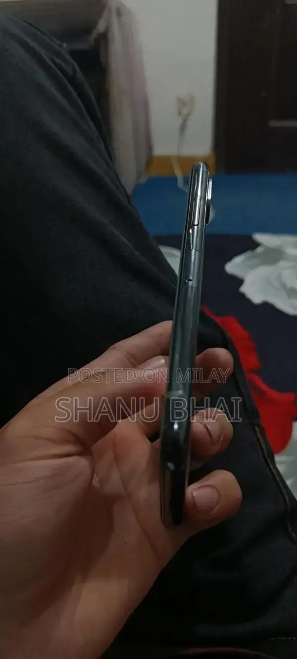 Apple iPhone XS 64GB Non-PTA Unlocked Smartphone