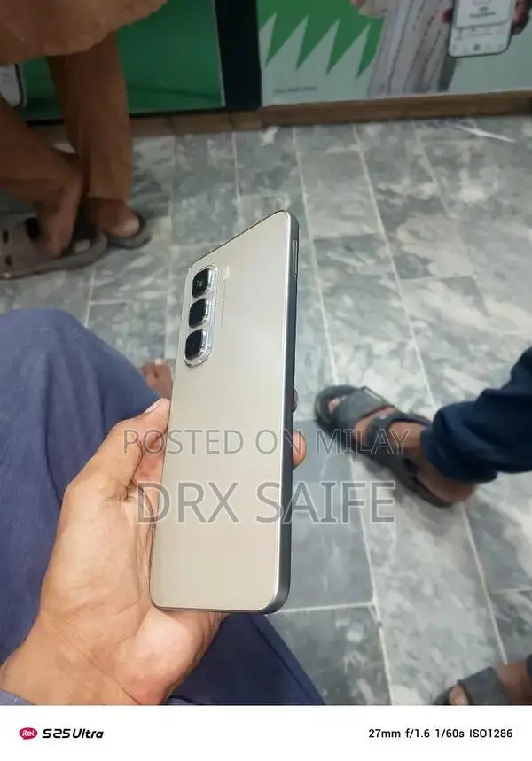 Infinix hot 50 pro . . . G 100/ 8/128