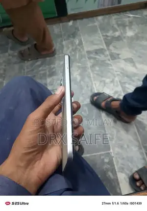 Infinix hot 50 pro . . . G 100/ 8/128