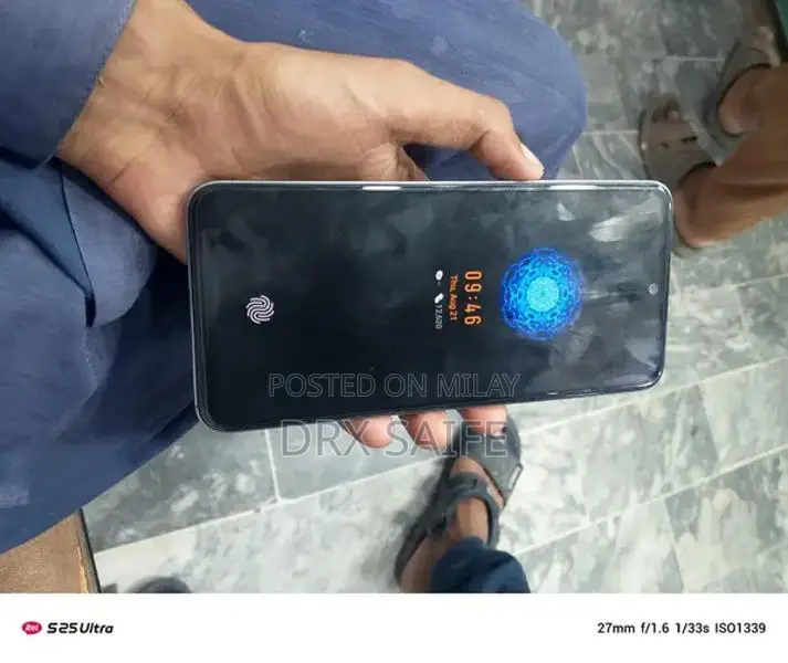 Infinix hot 50 pro . . . G 100/ 8/128