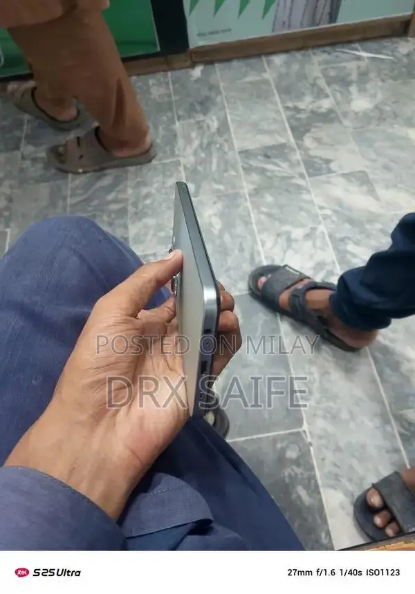 Infinix hot 50 pro . . . G 100/ 8/128