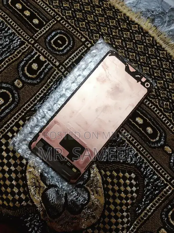 OnePlus8t mobile panel