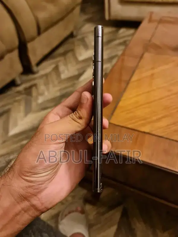 Samsung Galaxy S22 Ultra Phantom Black Smartphone