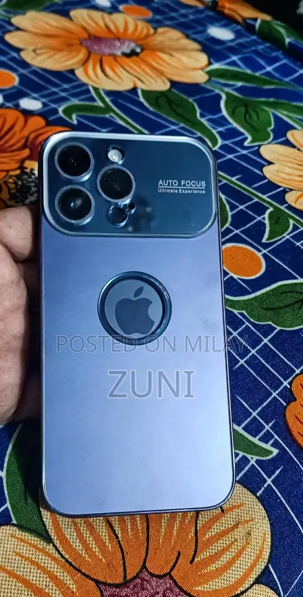 Apple Pro Max 128GB Smartphone with Slight Damage