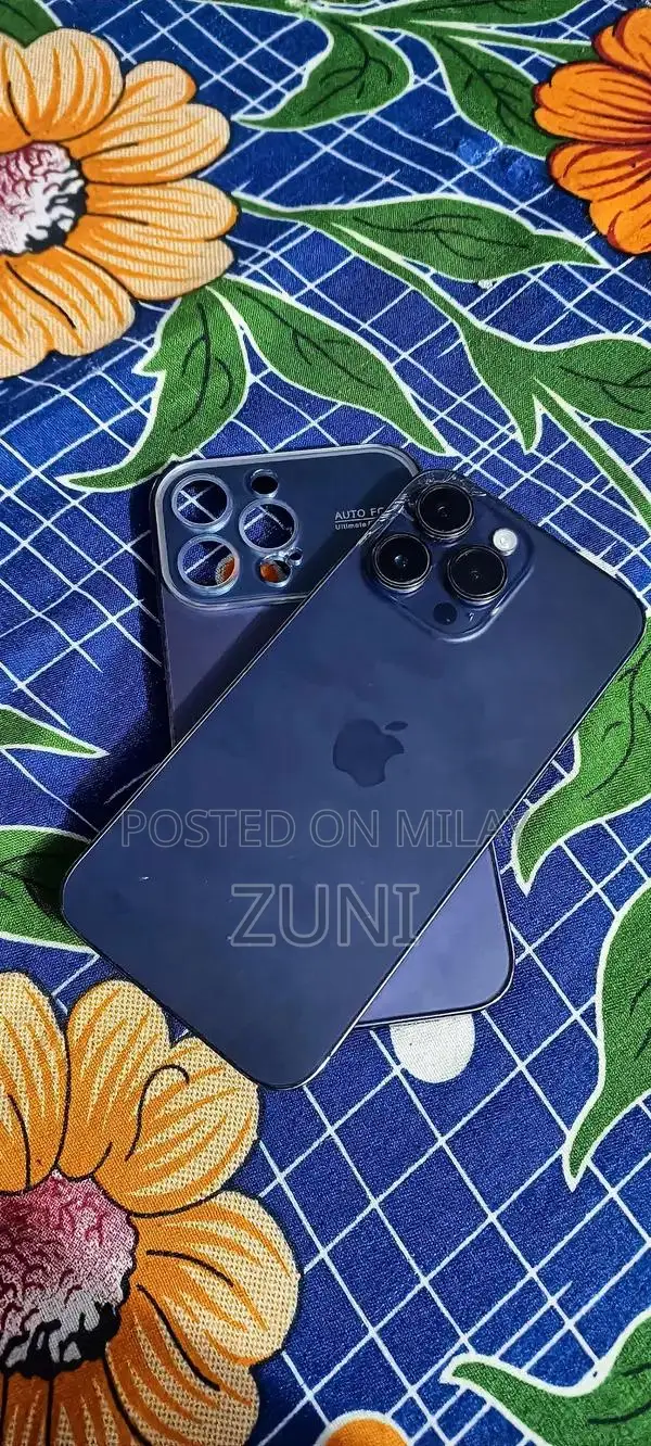 Apple Pro Max 128GB Smartphone with Slight Damage