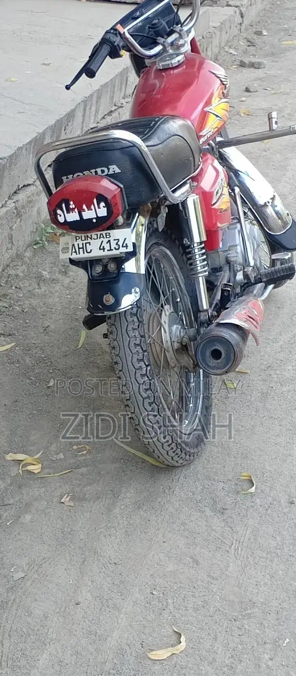 Honda 125 Motorcycle - Original Condition Classic Bike