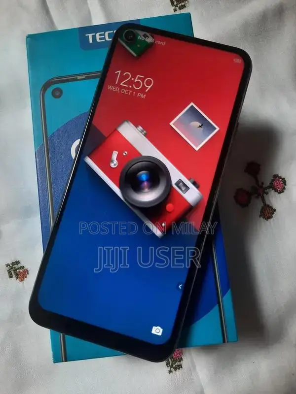 Compact Smartphone with Generous Storage and Battery