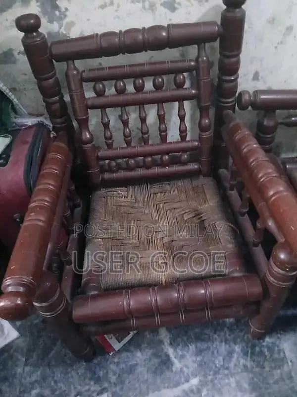 antic sofa set . . . 5 seatr sofa sath 3 table . paint hona hy bs