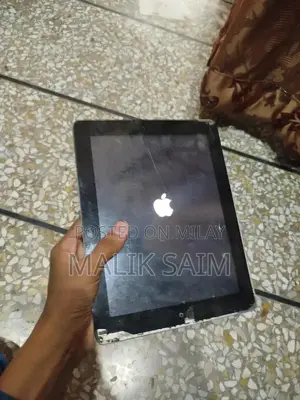 Apple iPad 4 Tablet with Touchscreen and Battery Issues