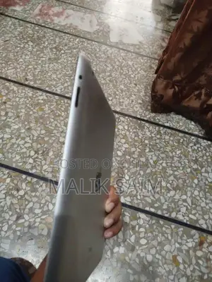 Apple iPad 4 Tablet with Touchscreen and Battery Issues