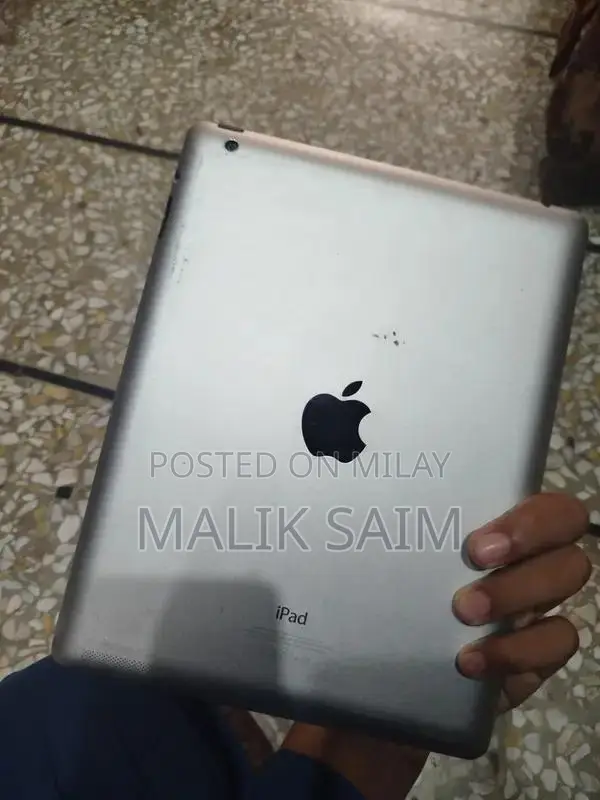 Apple iPad 4 Tablet with Touchscreen and Battery Issues