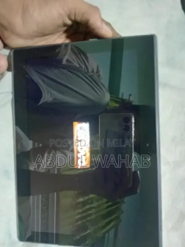 all ok ha bas bettery kharab ha on bi hota ha or back cover pa stretch