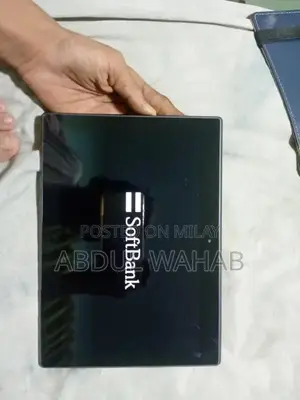 all ok ha bas bettery kharab ha on bi hota ha or back cover pa stretch