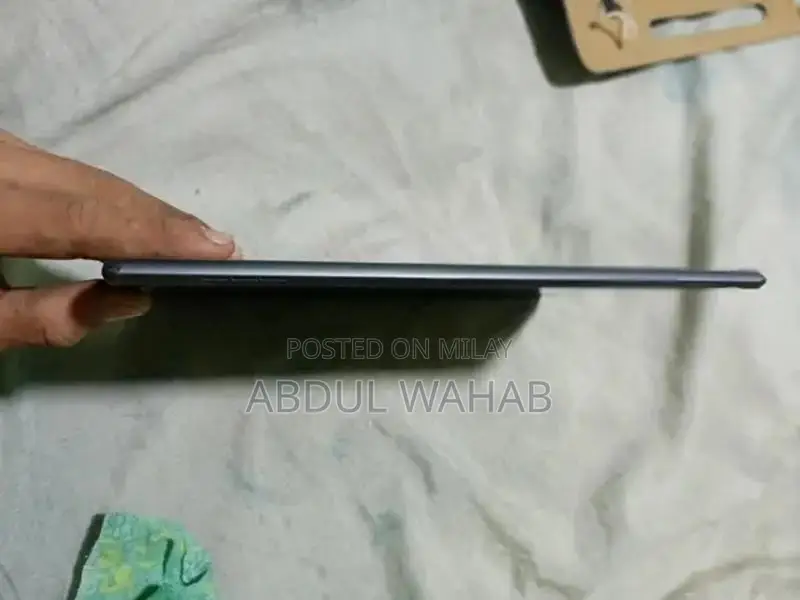 all ok ha bas bettery kharab ha on bi hota ha or back cover pa stretch