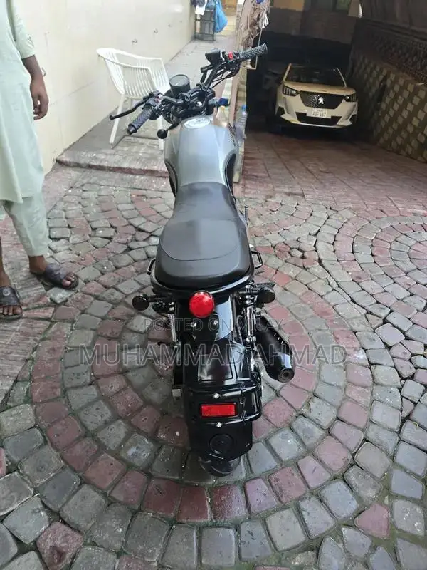 Superstar Falcon 150 High-Performance Motorcycle