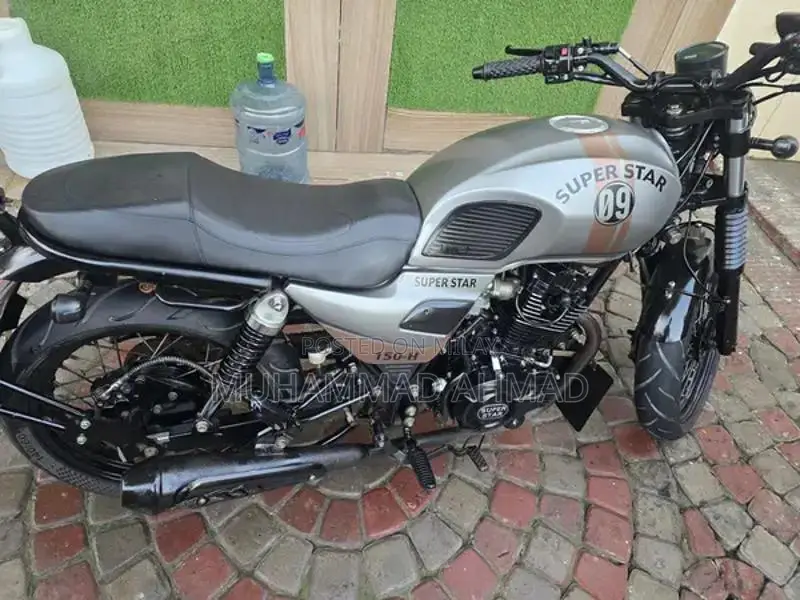 Superstar Falcon 150 High-Performance Motorcycle