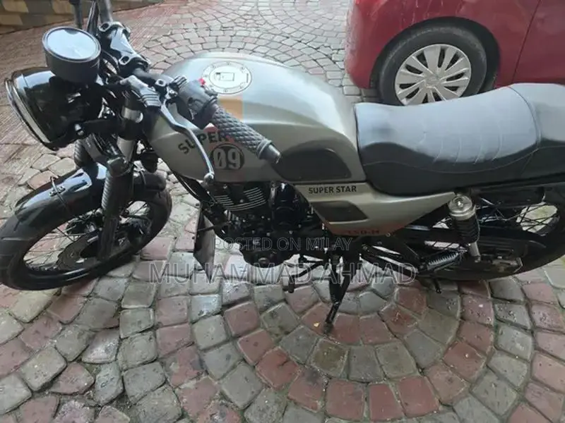 Superstar Falcon 150 High-Performance Motorcycle