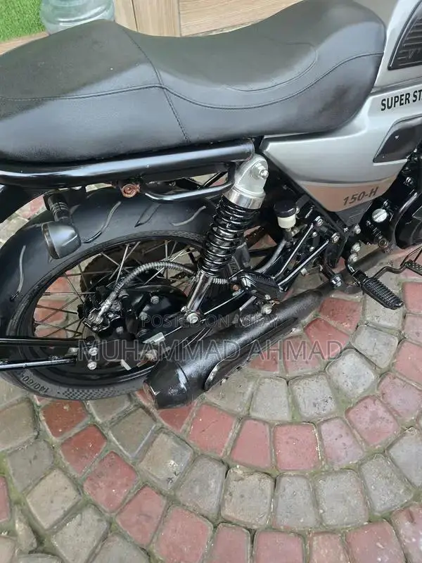 Superstar Falcon 150 High-Performance Motorcycle