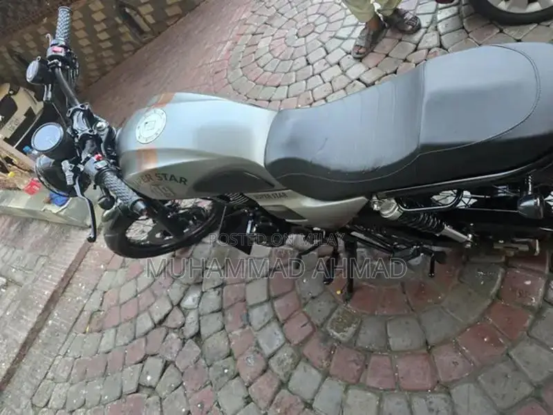 Superstar Falcon 150 High-Performance Motorcycle