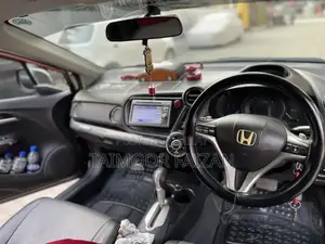 Honda Insight Exclusive Hybrid Sedan with Advanced Features