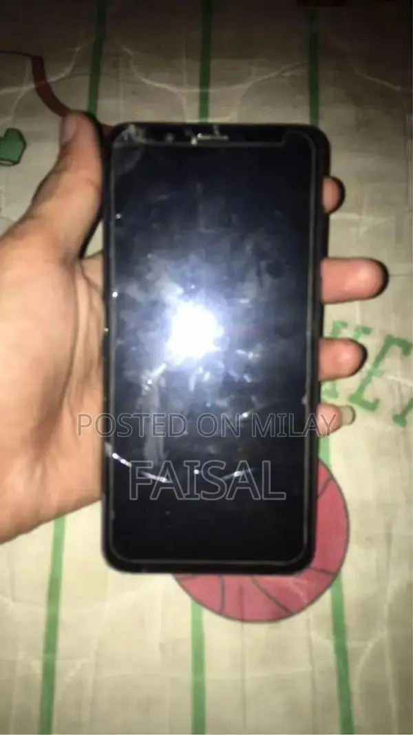 Slightly Damaged Mobile Device with Functional Status