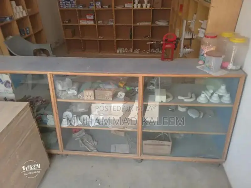 5 Racks, 1 Showcase and 1 Table