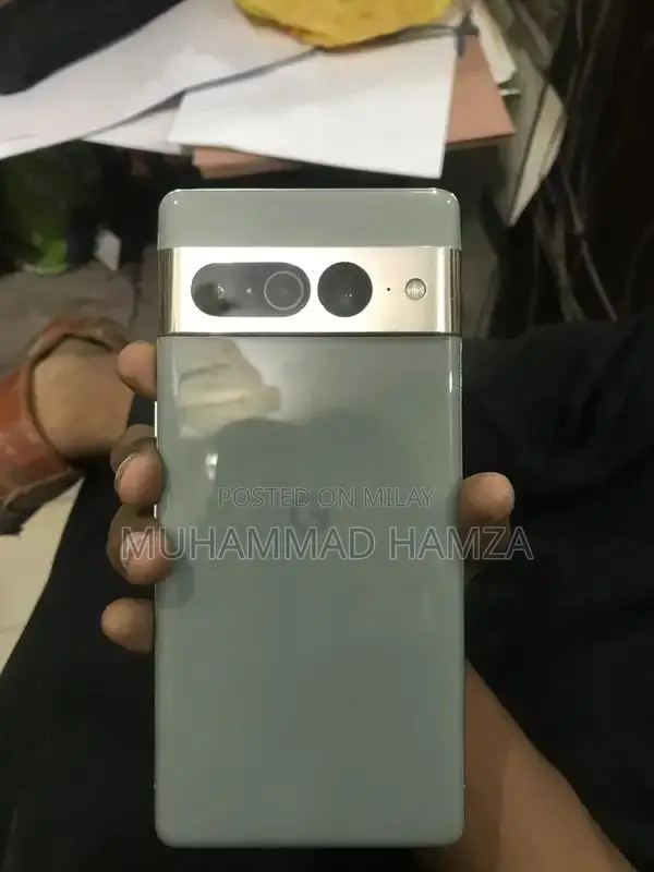 High-Performance Smartphone with Advanced Camera System