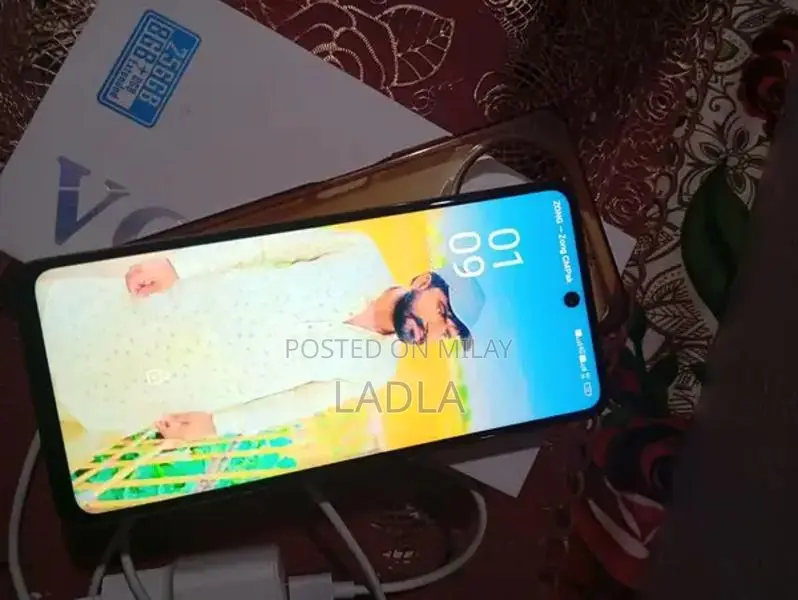 vegotel not 24 full box kay sath 8+8/256 chang possible