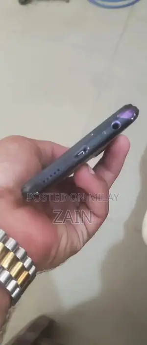 Smartphone 4GB RAM 64GB Storage Touchscreen Device