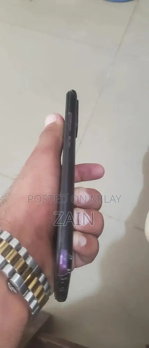 Smartphone 4GB RAM 64GB Storage Touchscreen Device