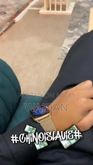 Photo - Apple Watch Series 6 Rose Gold - Slightly Damaged Smartwatch