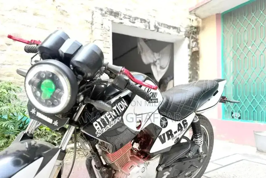 Yamaha YBR125G Modifed Lowest Mileage Bike lush condition