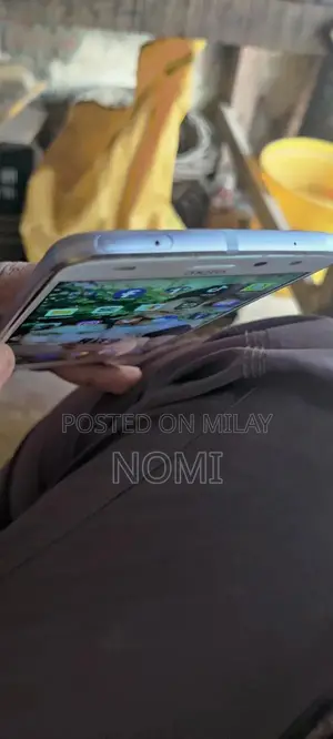 Moto Z2 Play Gaming Smartphone 4GB RAM 64GB Storage