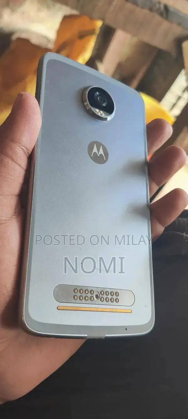 Moto Z2 Play Gaming Smartphone 4GB RAM 64GB Storage