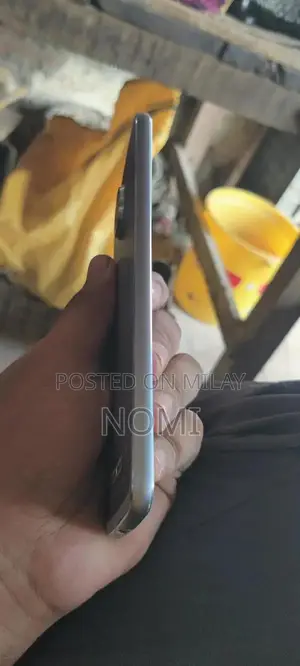 Moto Z2 Play Gaming Smartphone 4GB RAM 64GB Storage