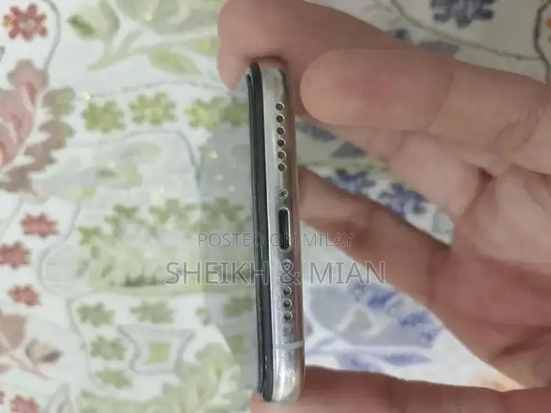 iPhone XS 64GB Silver Smartphone