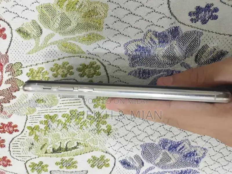 iPhone XS 64GB Silver Smartphone