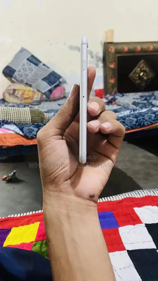 Apple iPhone 6 Smartphone 16GB Storage Excellent Condition