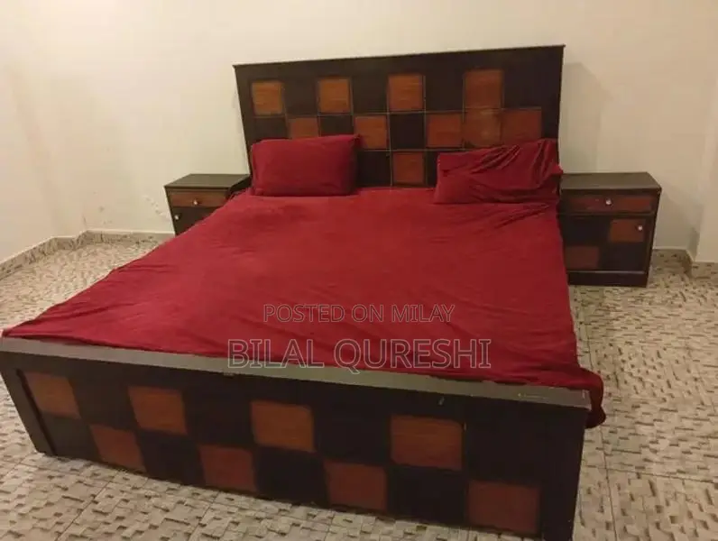 Achi condition may hai  side table bhi hainu