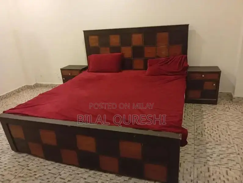 Achi condition may hai  side table bhi hainu