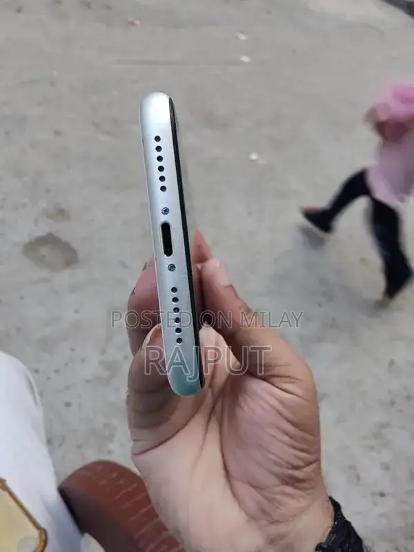 Apple iPhone XR Smartphone with Face ID Issue