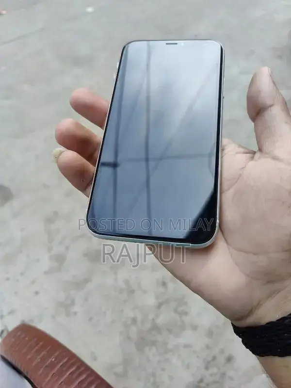 Apple iPhone XR Smartphone with Face ID Issue