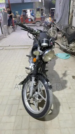 Photo - Suzuki GS150 SE Motorcycle - Well-Maintained Condition