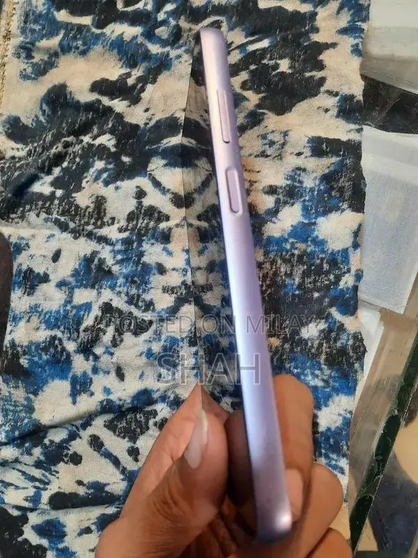 Compact Smartphone with Ample Storage and RAM