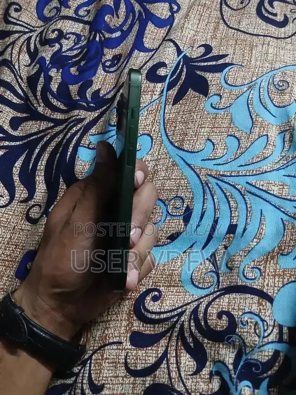 I phone 13jv waterpack  128gb context WhatsApp