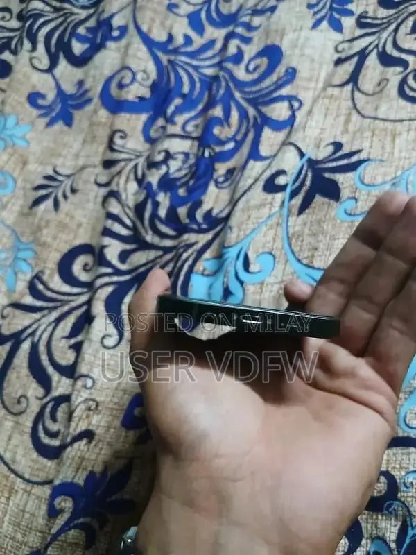 I phone 13jv waterpack  128gb context WhatsApp