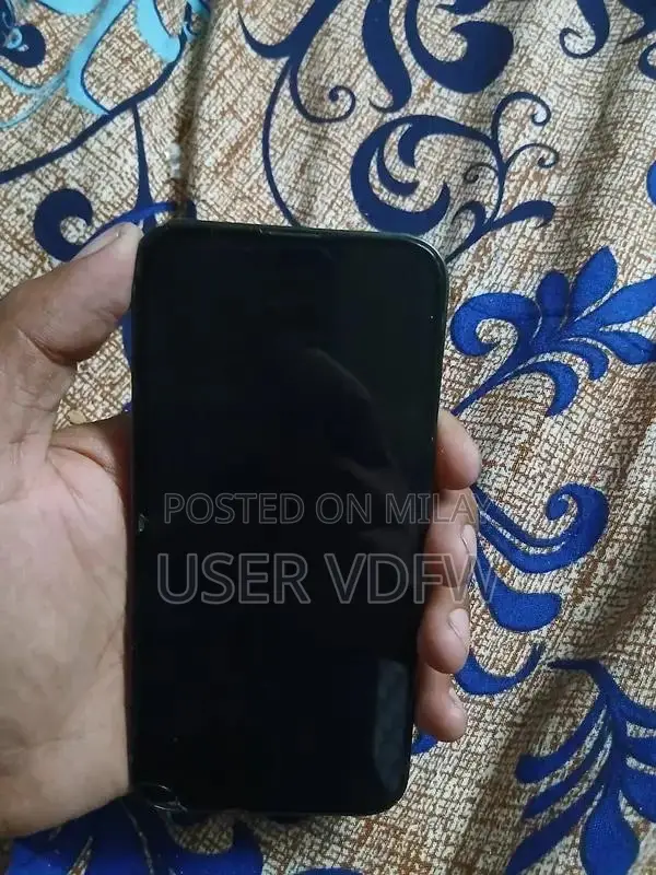 I phone 13jv waterpack  128gb context WhatsApp