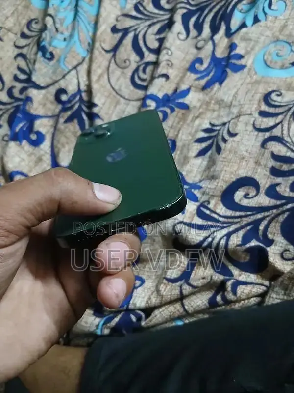 I phone 13jv waterpack  128gb context WhatsApp