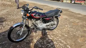 Photo - Honda 125cc Motorcycle Single Cylinder Motorcycle