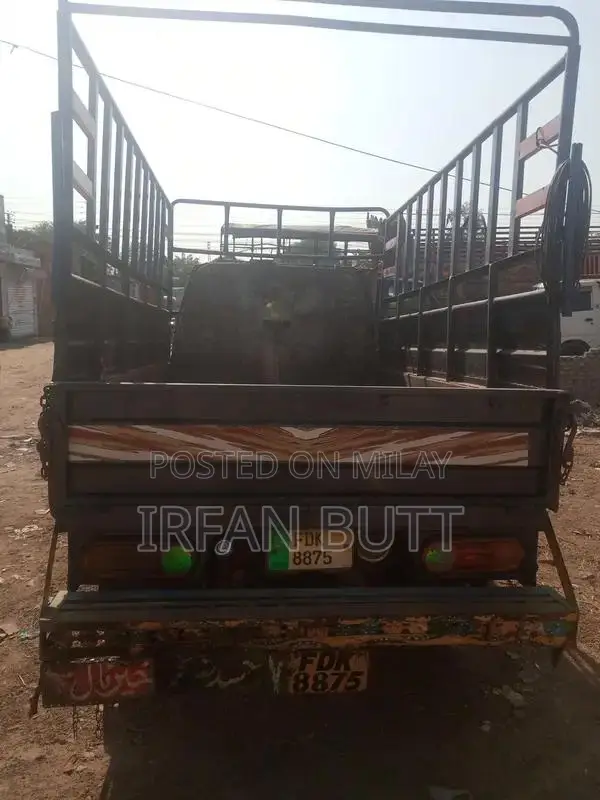 Toyota HiAce Cargo Van - Reliable Commercial Vehicle